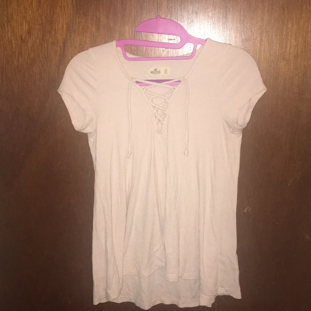 Hollister T